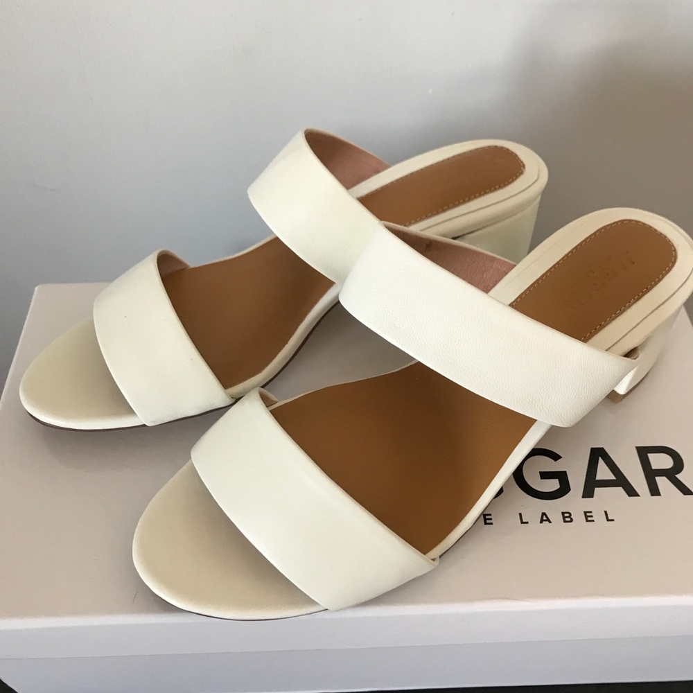 New with tags Jaggar slide sandals with heels